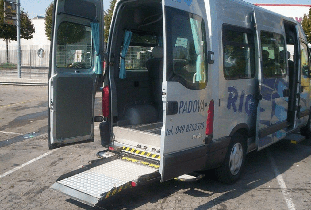 Minibus attrezzato per disabili
